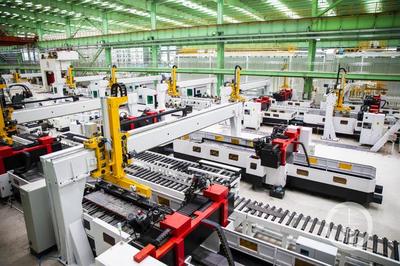 南钢建成世界首个深加工高强耐磨钢智能工厂，效率提升10倍还可远程定制产品